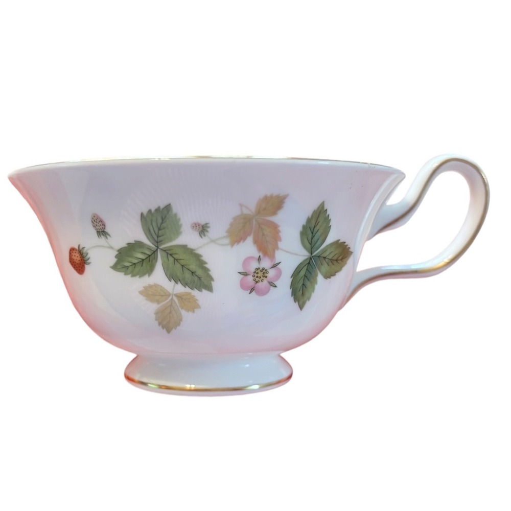 Wedgwood Wild Strawberry Bone China Teacup Made in England Floral Gold Rim